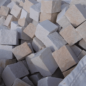 Sandsteinpflaster, roh gesägt