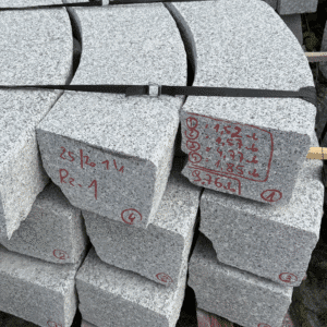 Granitbordsteine, gebogen